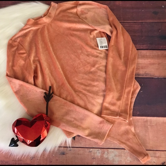 🛍Out from Under Velour Bodysuit Peach Medium - Picture 3 of 7